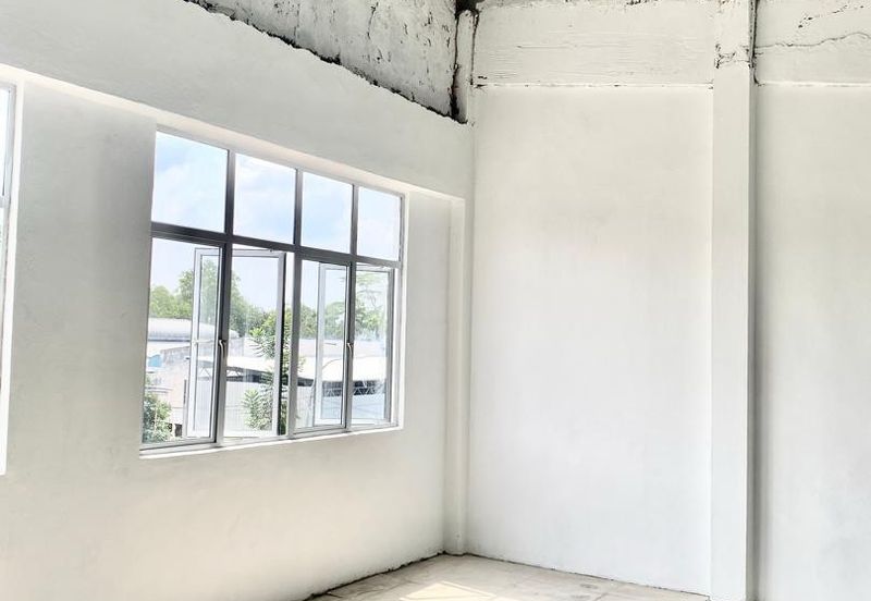 1.5 Storey Semi D Factory in Taman Perindustrian Wawasan, Kluang For Sale