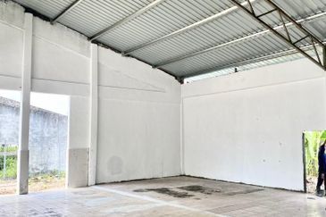 1.5 Storey Semi D Factory in Taman Perindustrian Wawasan, Kluang For Sale