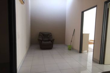 Jalan Setia Tropika 3/12