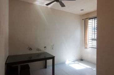 Jalan Setia Tropika 3/12