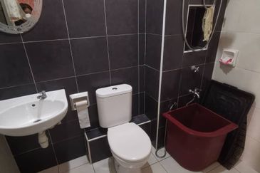 Jalan Setia Tropika 3/12