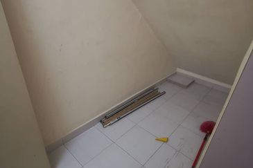 Jalan Setia Tropika 3/12