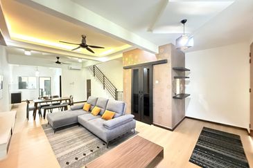 Taman Tanjung Puteri Resort