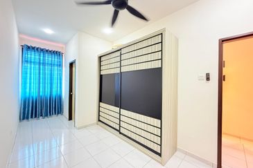 Taman Tanjung Puteri Resort