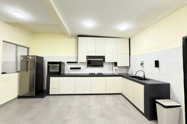 Taman Tanjung Puteri Resort