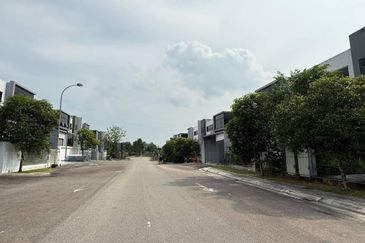 Apex Bizhub Desa Cemerlang