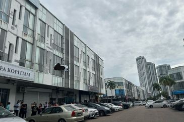 Oasis 2 @ Tropicana Danga Cove