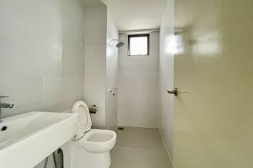 Resilion Residencee Condomonium, Brand new unit, very good condition