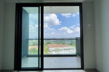 Resilion Residencee Condomonium, Brand new unit, very good condition