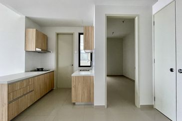 Resilion Residencee Condomonium, Brand new unit, very good condition