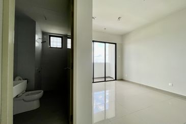 Resilion Residencee Condomonium, Brand new unit, very good condition