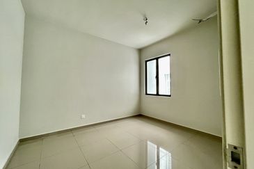 Resilion Residencee Condomonium, Brand new unit, very good condition