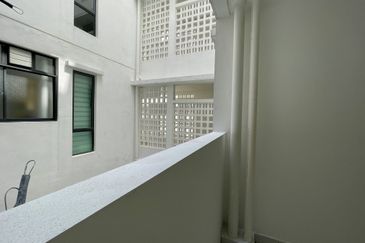 Resilion Residencee Condomonium, Brand new unit, very good condition