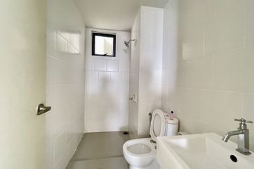 Resilion Residencee Condomonium, Brand new unit, very good condition