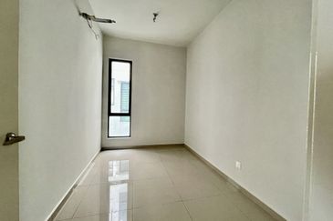 Resilion Residencee Condomonium, Brand new unit, very good condition