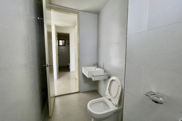 Resilion Residencee Condomonium, Brand new unit, very good condition