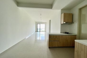 Resilion Residencee Condomonium, Brand new unit, very good condition