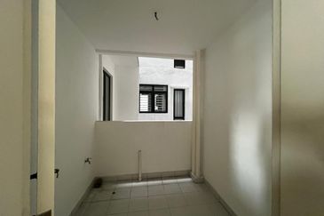 Brand new corner unit, very good condition