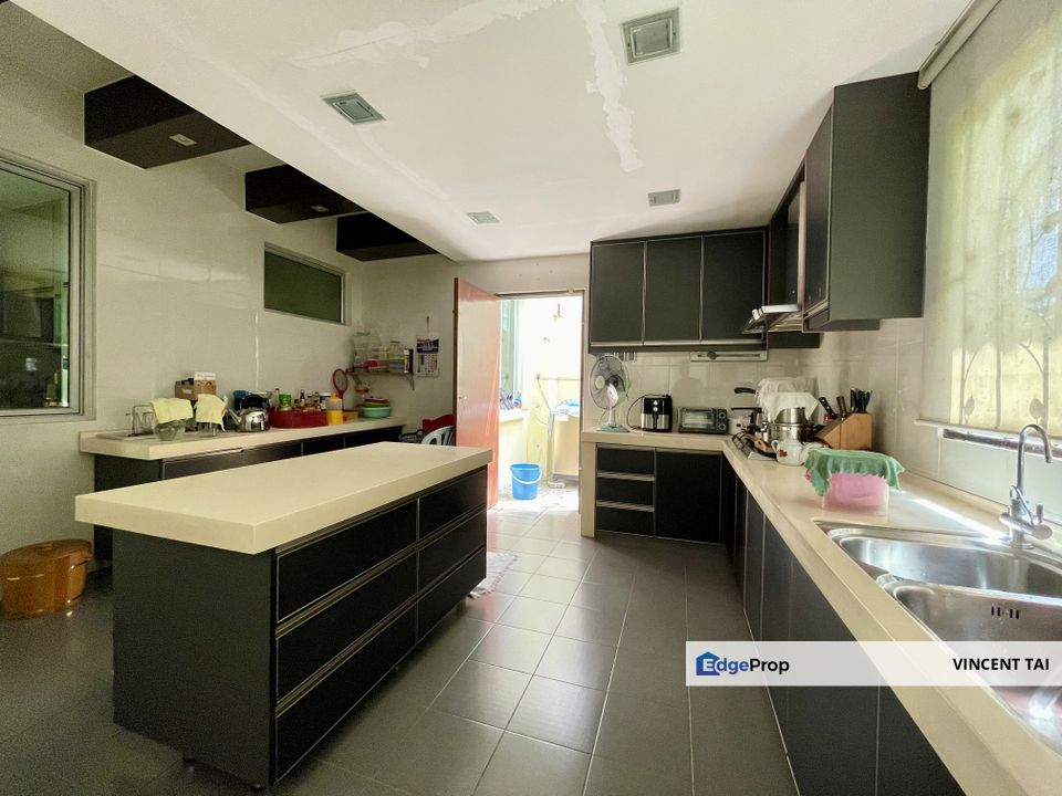 Bukit Mandarina Good condition, kitchen extended, end lot with 10 feet extra land, Kuala Lumpur, Cheras