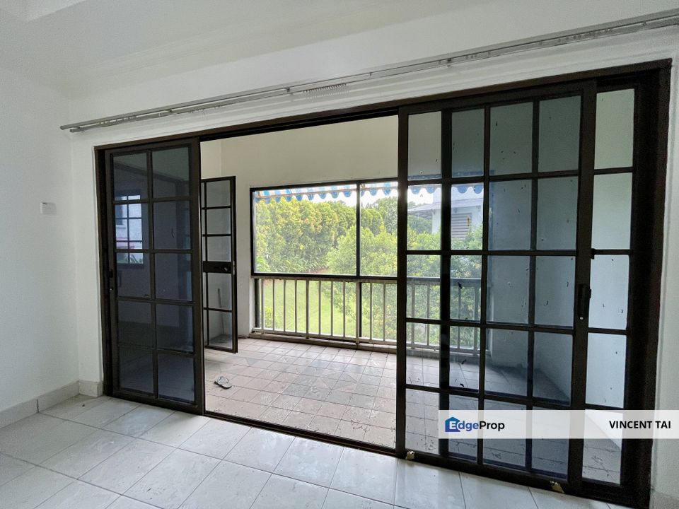 Upper unit townhouse @ Country Heights Villa, well maintained, walk to lake garden, Selangor, Country Heights