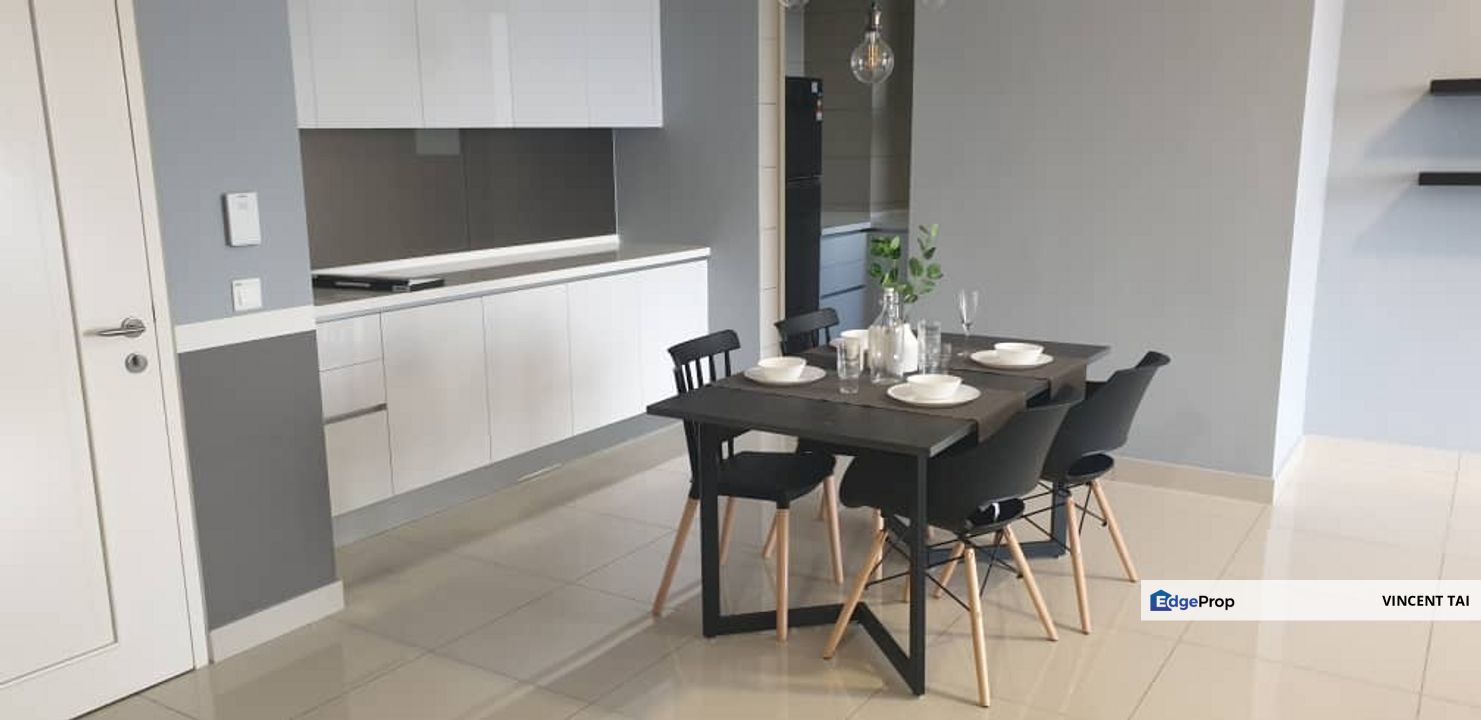 Fully furnished 3-room facing mall, Kuala Lumpur, Bukit Jalil