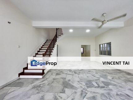 End lot unit with 10 feet extra land, Selangor, Puchong