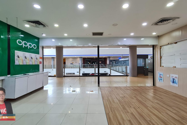 For RENT | 1Borneo HyperMall | Retail Lot | Shop frontage