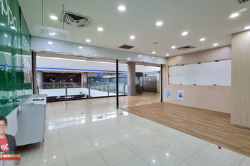 For RENT | 1Borneo HyperMall | Retail Lot | Shop frontage