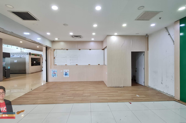 For RENT | 1Borneo HyperMall | Retail Lot | Shop frontage