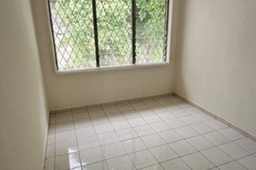 Taman Orkid | Semi-D | Old House | Big Land | KK High School