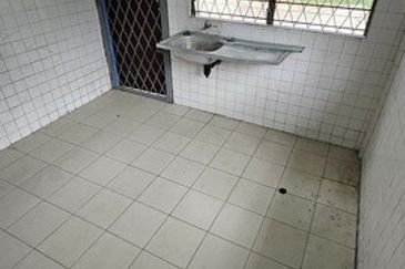 Taman Orkid | Semi-D | Old House | Big Land | KK High School