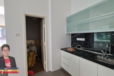 For SALE | KK Times Square | INVESTMENT | Corner | The walkway from Riverson to IMAGO