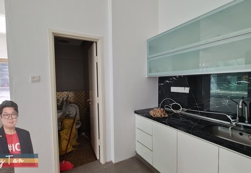 For SALE | KK Times Square | INVESTMENT | Corner | The walkway from Riverson to IMAGO