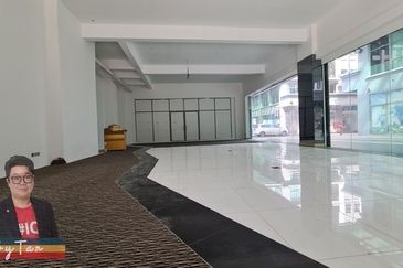 For SALE | KK Times Square | INVESTMENT | Corner | The walkway from Riverson to IMAGO