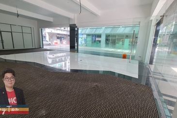 For SALE | KK Times Square | INVESTMENT | Corner | The walkway from Riverson to IMAGO