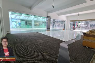 For SALE | KK Times Square | INVESTMENT | Corner | The walkway from Riverson to IMAGO