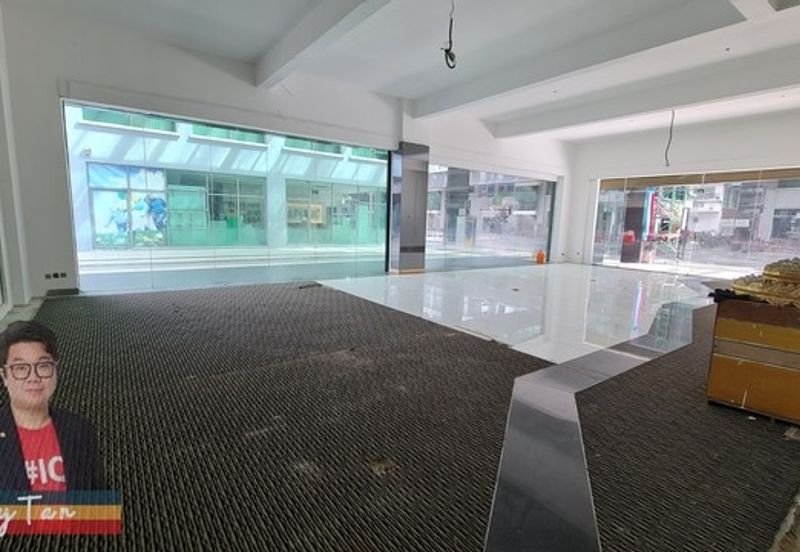 For SALE | KK Times Square | INVESTMENT | Corner | The walkway from Riverson to IMAGO
