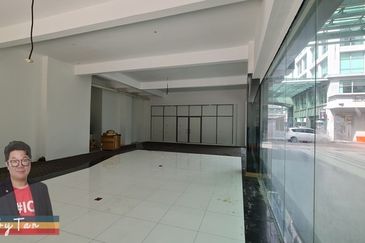 For SALE | KK Times Square | INVESTMENT | Corner | The walkway from Riverson to IMAGO