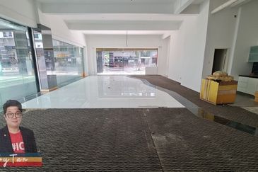For SALE | KK Times Square | INVESTMENT | Corner | The walkway from Riverson to IMAGO