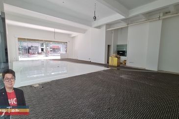 For SALE | KK Times Square | INVESTMENT | Corner | The walkway from Riverson to IMAGO