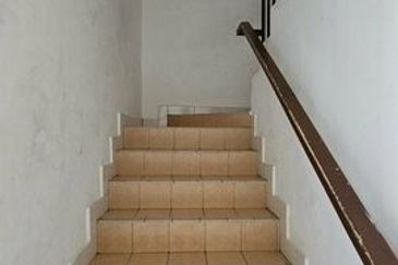 Taman Kingfisher Millenium | Family Home | Rumah Lama Perlu Touch-Up