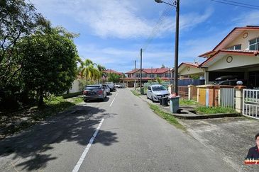 Taman Kingfisher Millenium | Family Home | Rumah Lama Perlu Touch-Up