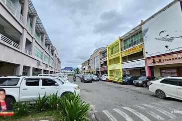 Earn While You Own – Lintas Jaya 3-Storey Shoplot with Tenants