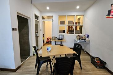 Semi-D Teluk Likas – Spacious Living, Prime Location, School Nearby