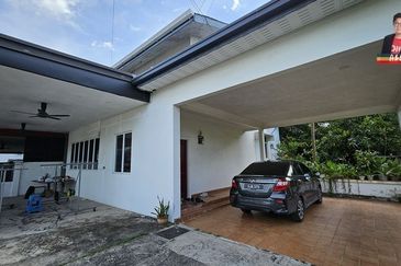 Semi-D Teluk Likas – Spacious Living, Prime Location, School Nearby