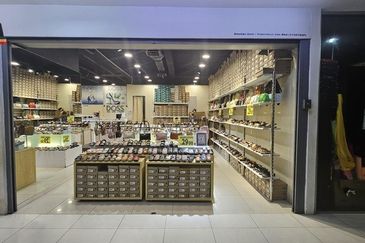 Megalong Shopping Mall | 1st Floor| Tenanted | Donggongon