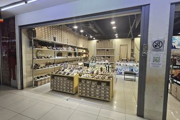 Megalong Shopping Mall | 1st Floor| Tenanted | Donggongon