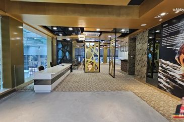 URGENT SALE! INTER-CORNER OFFICE @ KK Times Square | BELOW Market Value 