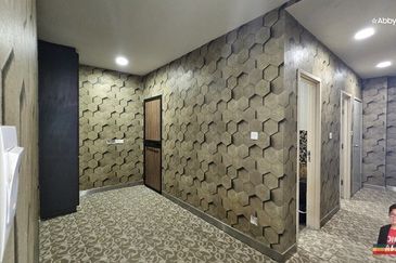 URGENT SALE! INTER-CORNER OFFICE @ KK Times Square | BELOW Market Value 