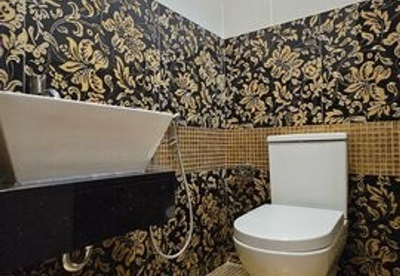 URGENT SALE! INTER-CORNER OFFICE @ KK Times Square | BELOW Market Value 